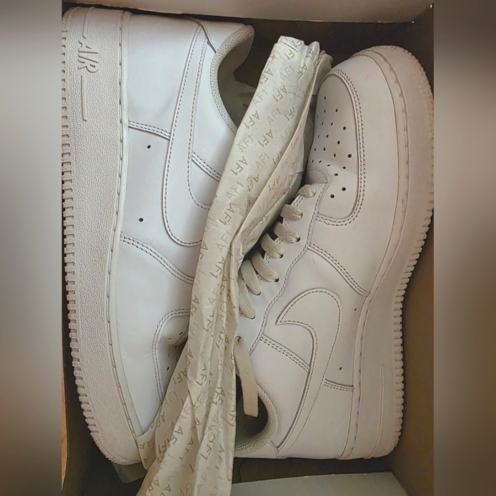 Air Force 1 NIKE Air mems SIZE 10
